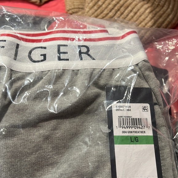 Tommy Hilfiger MODERN ESSENTIALS
SHORT - Picture 4 of 4